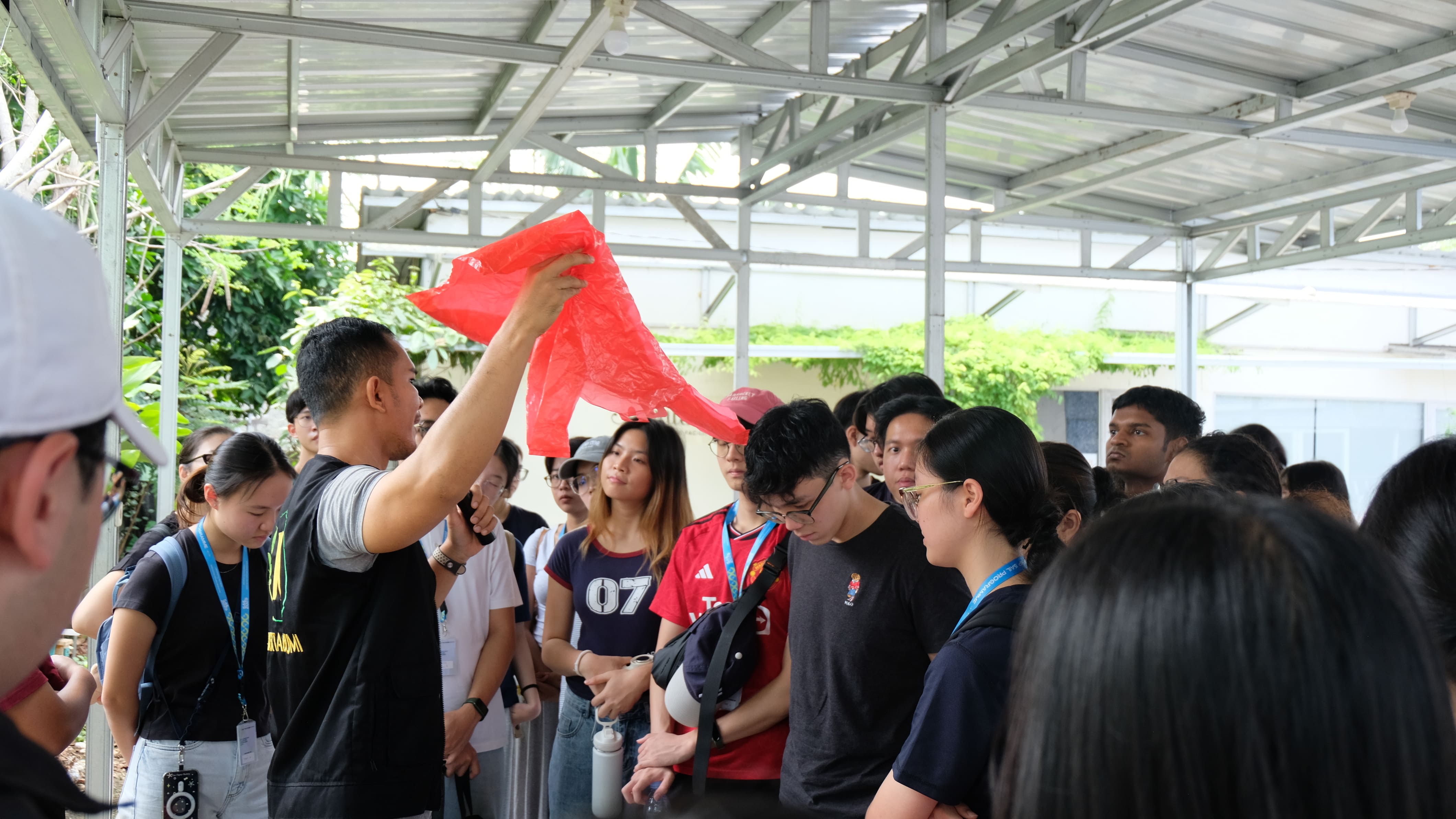 SAIL Programme 2025 Day 3: Mahasiswa Pelajari Pengelolaan Sampah Berbasis Komunitas di Kertabumi Recycling Cente